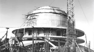 El planetario en plena etapa de construcción, en 1964
