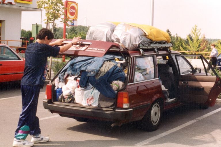 El auto de la familia Sosa llegando desde Suiza a Bielorrusia con donaciones para los damnificados por Chernobyl