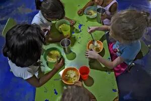 ¿Exactamente cuántos niños, niñas y adolescentes pasan hambre en la Argentina?