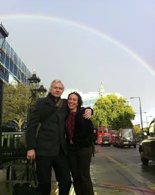 Julian Assange y Stella Moris (Foto: Instagram @stellamoris7)