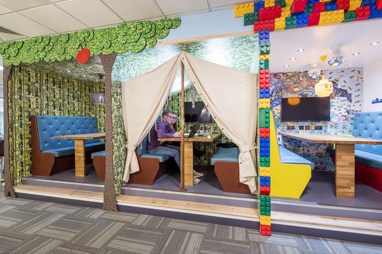 Desklodge es un coworking con espacios para niños en Bristol, Inglaterra.