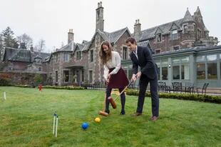 Murray y su esposa, Kim Sears, jugando al croquet en uno de los jardines de Cromlix, un castillo que estaba a punto de cerrar y el tenista lo compró para convertirlo en un hotel de lujo. 