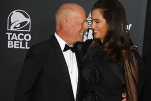 La esposa de Bruce Willis, Emma Heming, desmintió que Demi Moore se mude a vivir con ellos