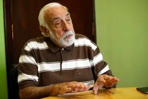 El líder del gremio de los colectiveros cuestiona los operativos de Berni y critica a la policía