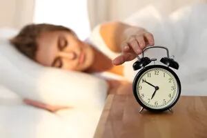 Las razones por las que necesitamos más horas de sueño en invierno que en verano