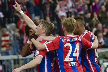 Schweinsteiger festeja el gol que puede valer el tricampeonato