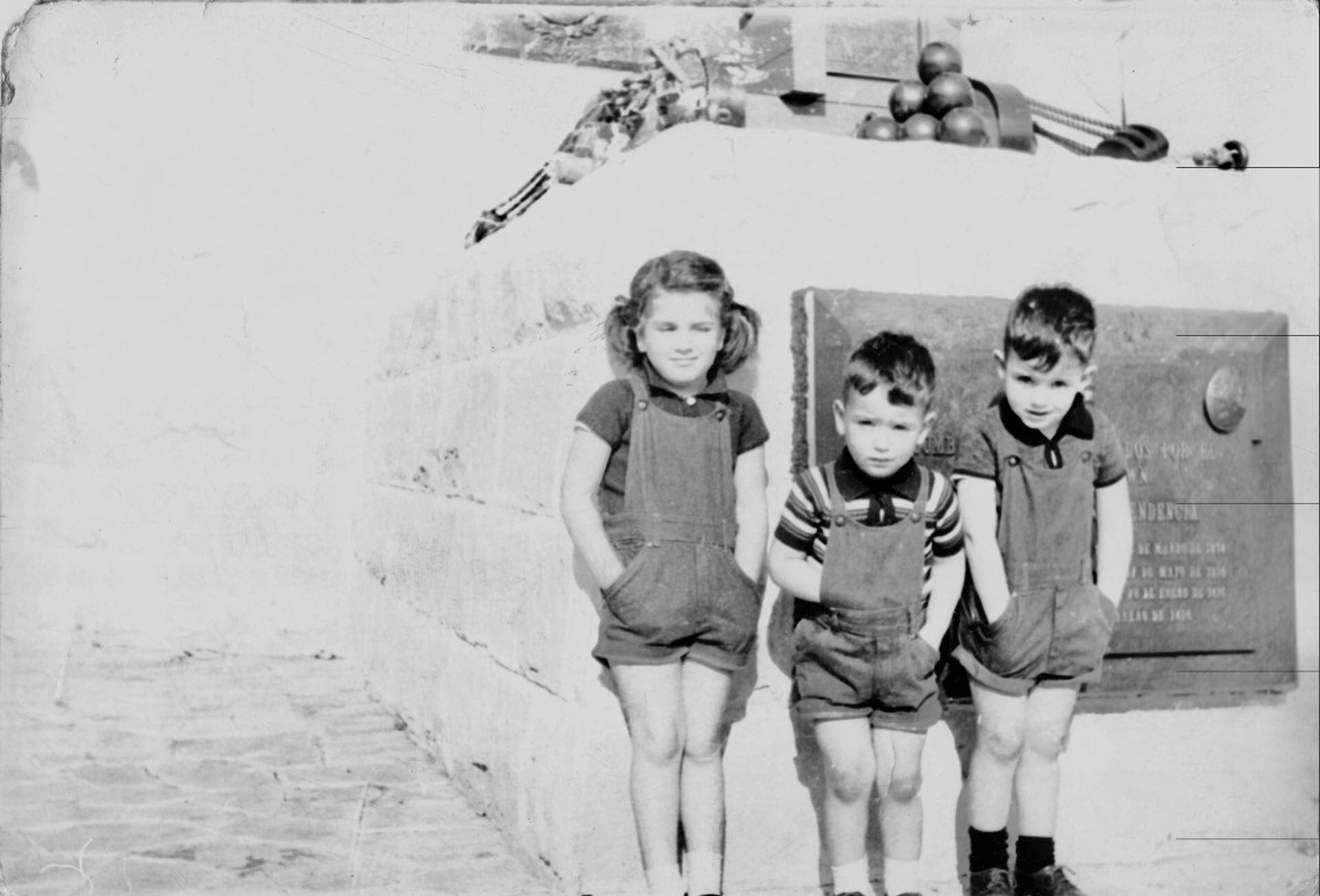 Alejandra Gurtman y sus dos hermanos -Jorge y Eduardo- cuando vivían en la Argentina