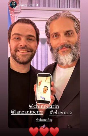 El Chino Darín subió a una de sus historias de Instagram la imagen de Peter Lanzani y Joaquín Furriel con su imagen en el celular