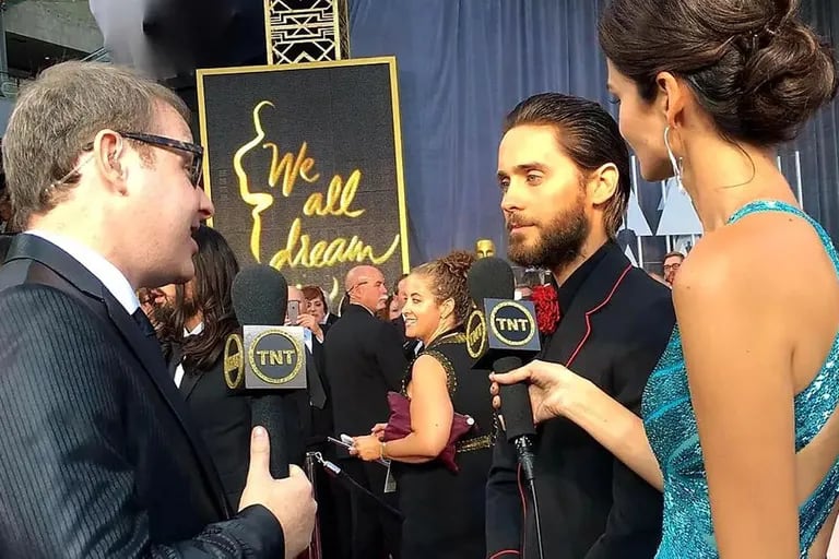 Entrevistando al actor Jared Leto, en la alfombra roja de los Oscar