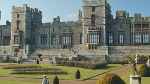 La casa real y el apellido Windsor fueron escogidos por el castillo que ha servido de residencia de los monarcas británicos desde hace más 1000 años.