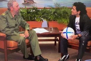 Maradona junto a Fidel Castro, una de las entrevistas preferidas del futbolista