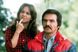 Sally Field revela detalles de su tormentosa relación con Burt Reynolds