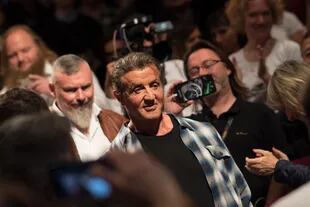 Stallone generó una ovación a su paso, en Cannes