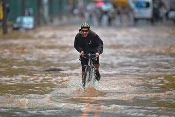Las inundaciones repentinas causadas por lluvias torrenciales, causaron la muerte de al menos tres personas en Río de Janeiro