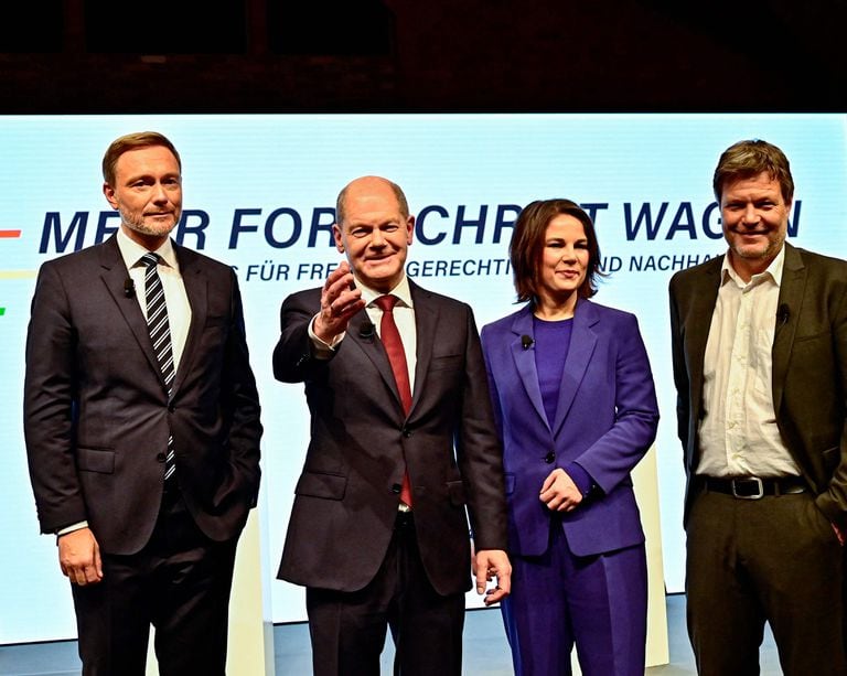 Christian Lindner, Olaf Scholz y Annalena Baerbock y Robert Habeck, al presentar el nuevo gobierno de Alemania
