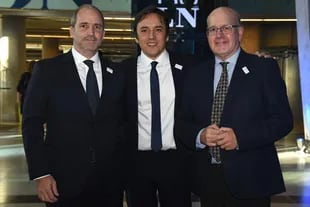 De izquierda a derecha: el director comercial de LA NACION, Gervasio Marques Peña, el Secretario General de Redacción, José Del Río y el periodista de LA NACION, Pablo Sirvén