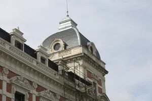 Así restauran el primer edificio público de La Plata: un icónico palacio neorrenacentista de cuatro plantas