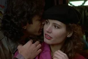 Geena Davis y Jeff Goldblum, en una escena del film La mosca