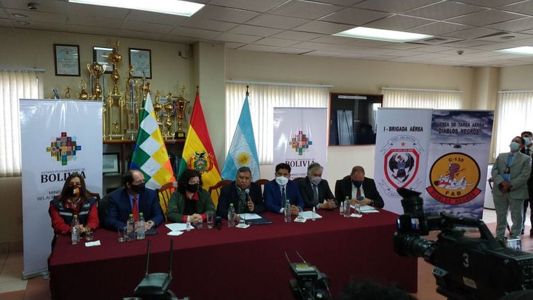 Carla Vizzotti llegó a Bolivia para donar vacunas y criticó duramente a Mauricio Macri