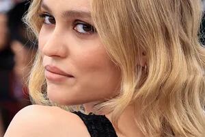 La reacción de Lily-Rose Depp ante la ovación de pie a Johnny Depp en Cannes