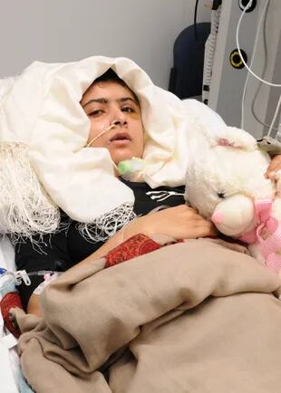 Malala, en octubre de 2012, cuando estaba internada luego de haber sufrido un atentado por parte de un grupo talibán