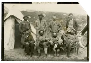 Miembros de la expedición de reconocimiento de 1921, que pusieron las bases para el intento de alcanzar la cima de 1922
