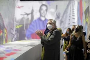El presidente Alberto Fernández inauguró un espacio sensorial en el CCK que abre con un homenaje a Piazzolla
