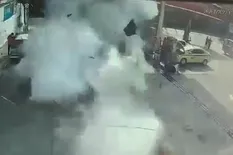 Paró a cargar gas y su auto explotó en una estación de servicio de Río de Janeiro