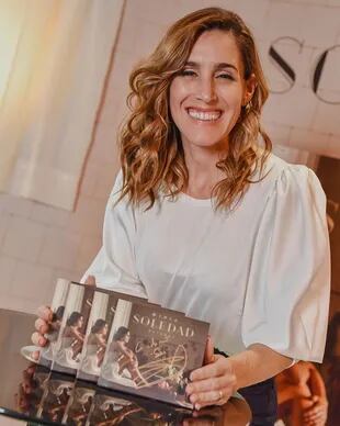 Soledad Pastorutti junto a su nuevo disco "Natural"