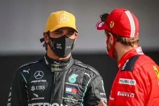 Lewis Hamilton y Sebastian Vettel, durante la última visita de la Fórmula 1 a Abu Dhabi: el británico es el máximo ganador en Yas Marina, con cinco triunfos; el alemán se anotó el éxito del estreno, en 2009.
