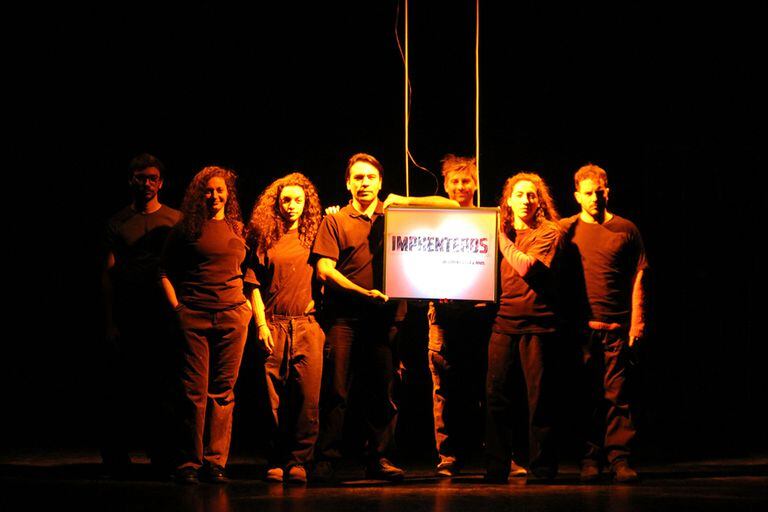Imprenteros, the biodramatic proposal by Lorena Verga, is another of the productions whose creative team appears in the list of various shortlists