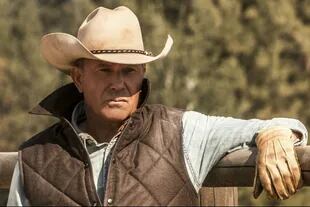 Kevin Costner como el terrateniente ganadero que protagoniza Yellowstone, verdadero buque insignia del universo televisivo de Sheridan  