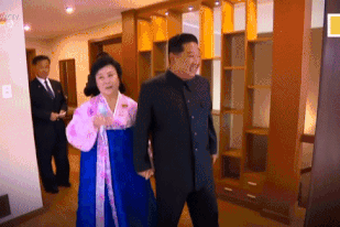 Kim Jong-un le regaló un departamento a una conductora de TV y lo promocionó con un llamativo video