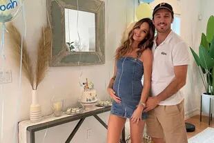 Pico Mónaco y su mujer, Diana Arnopoulos, en el reciente baby shower de Noah