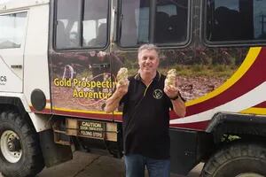 La increíble historia del australiano que encontró una enorme pepita de oro de 160.000 dólares