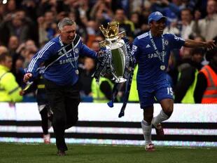 I festeggiamenti al Chelsea per la Premier League 2010, insieme al francese Malouda