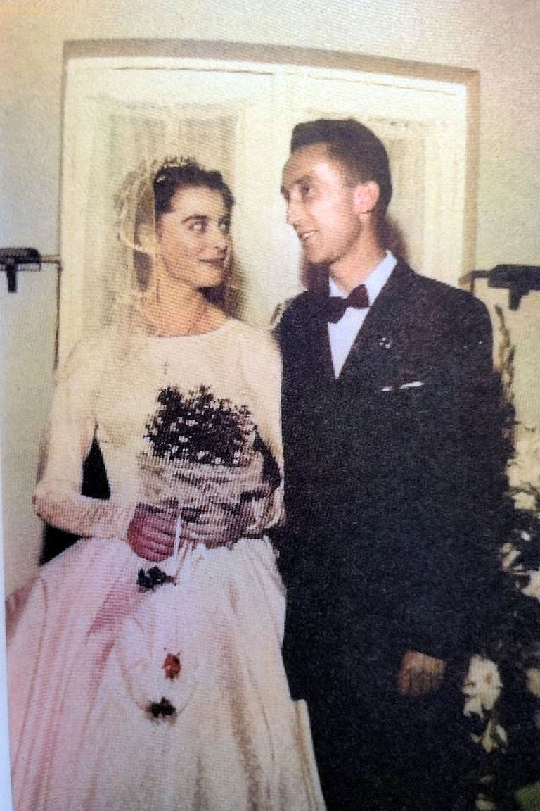 Al lado de su mujer, el joven Hans no cuadra. El matrimonio no funciona. Crédito: La mujer que vengó al Che Guevara