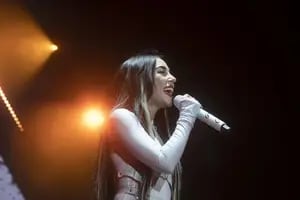 Nicki Nicole cantó, lloró y festejó su cumpleaños en su primer show en el Movistar Arena