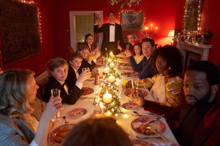 La cena de Navidad se convierte en la despedida macabra en la antesala del fin del mundo.