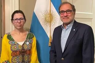 Silvina Batakis con el embajador argentino en Washington, Jorge Argüello