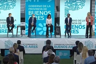 Alberto Fernández, en La Plata, junto a Sergio Massa, Cristina Kirchner, Axel Kicillof y Verónica Magario
