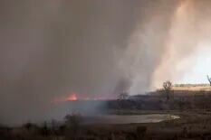 Sin lluvias a la vista, el fuego sigue devastando el Delta del río Paraná
