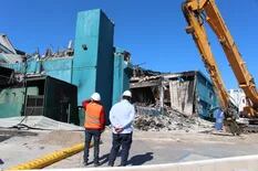 Comienza la demolición del Punta Shopping tras el feroz incendio de agosto