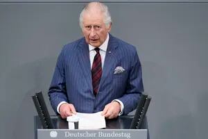 El rey Carlos III marcó un hito en su viaje a Alemania y sorprendió al hacer gala del humor británico