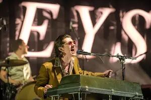 Cómo es el show que los Arctic Monkeys traen a Argentina