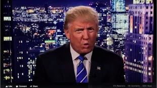 En la medianoche del viernes, Trump publicó un video donde pedía disculpas por sus dichos y atacaba al matrimonio Clinton.