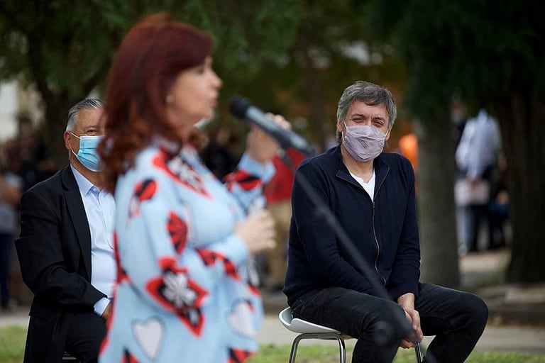 Cristina Kirchner, Axel Kicillof y Máximo Kirchner en un acto en Las Flores