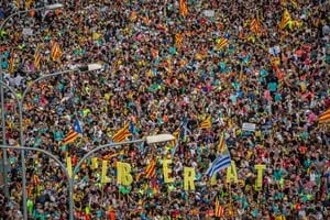 Barcelona: entre masivas protestas, cierran la Sagrada Familia y cancelan vuelos