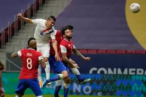 El Paraguay de Berizzo le ganó a Chile con el pizarrón: un cabezazo y un penal