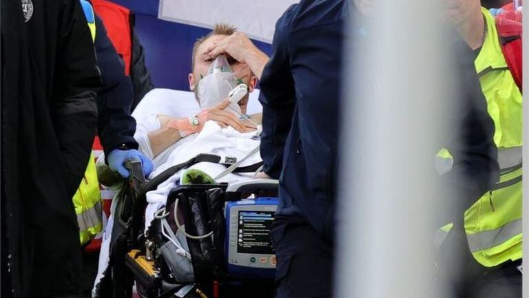 Eriksen estaba consciente cuando fue trasladado a un hospital.